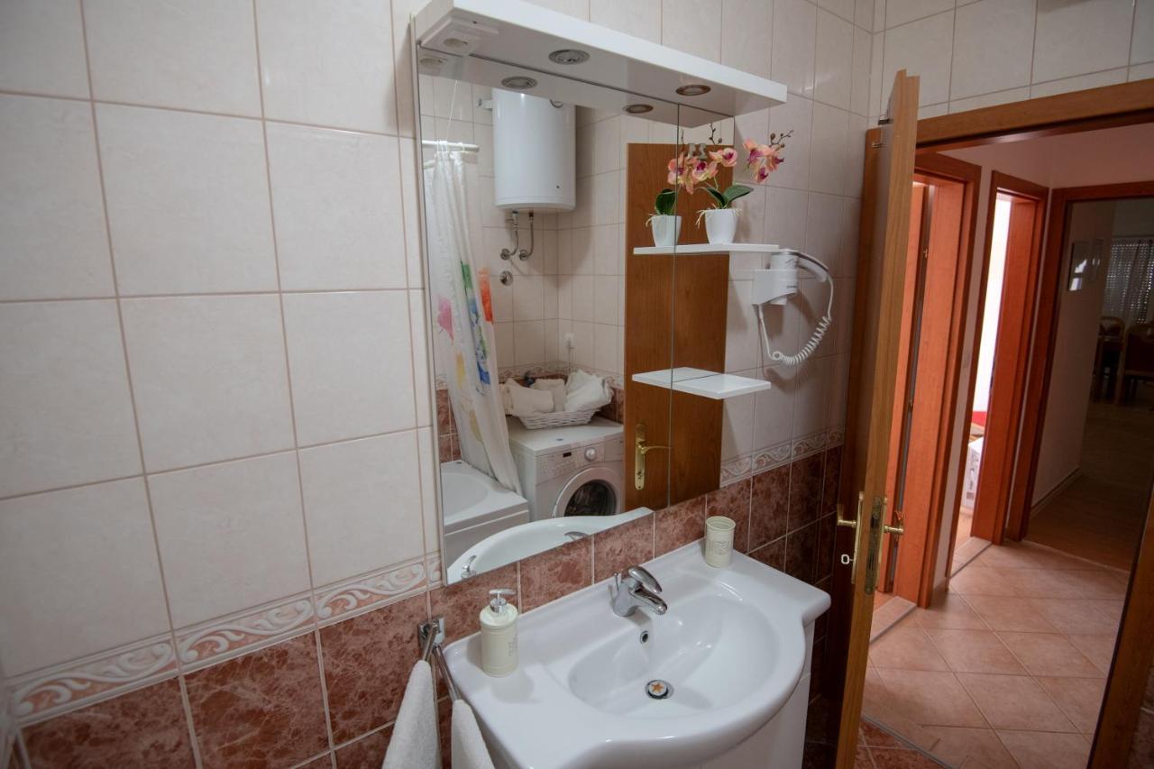Apartments Mamut Trogir Exterior photo